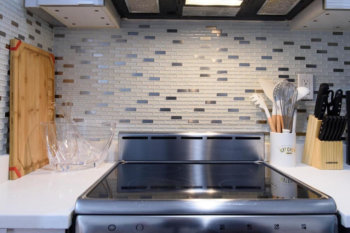 24-17 Renovated Prime Location Wd Appartamento